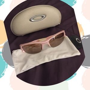 Women’s Oakley Sunglasses!